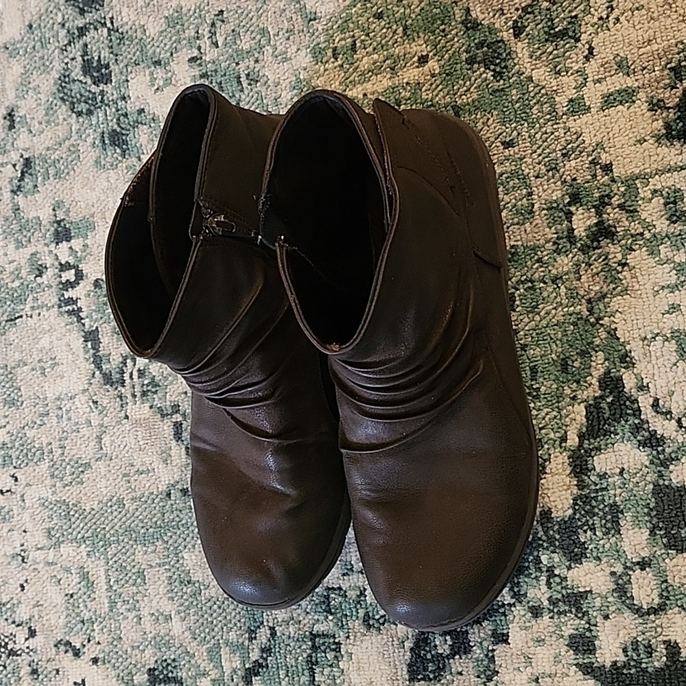 Sketchers waterproof boots SIZE 10